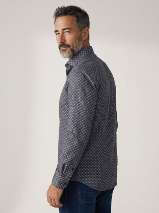 Chemise Le Capitaine D'a Bord Byron charcoal à motifs en maille extensible 4Flex, vue de profil sur un homme.