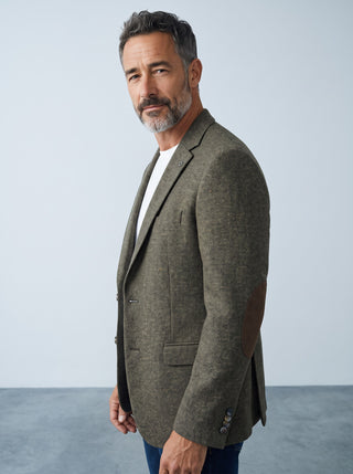 Homme portant un veston en laine olive Digel Erol avec appliqués aux coudes marron, style décontracté-chic