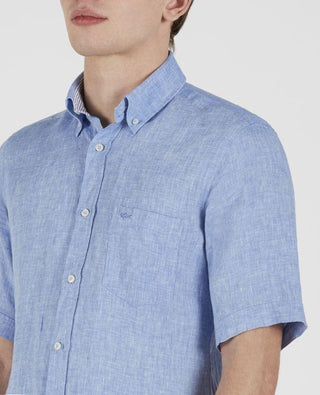 Men's light blue short-sleeve linen shirt with button-down collar and chest pocket